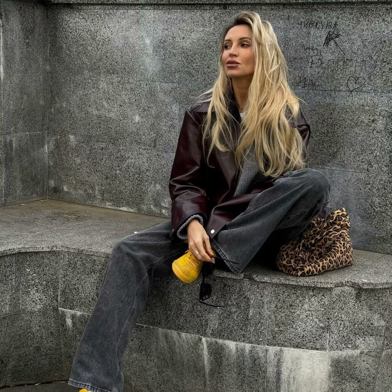 Veste en Cuir à Col Revers et Fermeture Éclair pour Femme