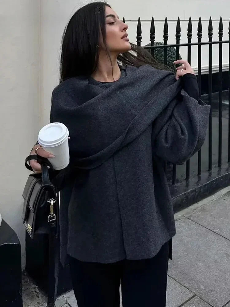 Manteau Tricoté Asymétrique avec Écharpe – Chic et Élégance d'Hiver