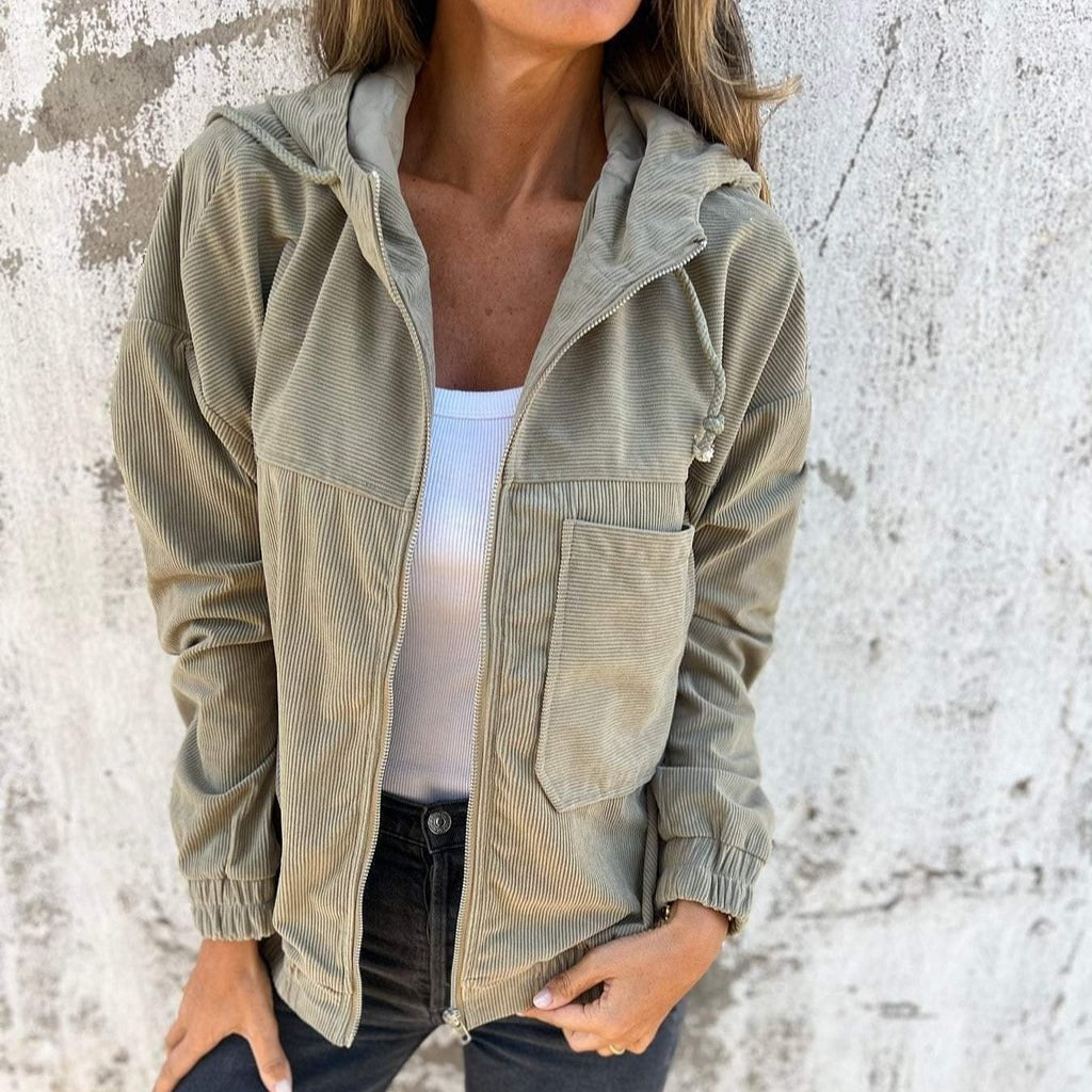 Manteau à Capuche en Velours Côtelé – Élégance et Chaleur
