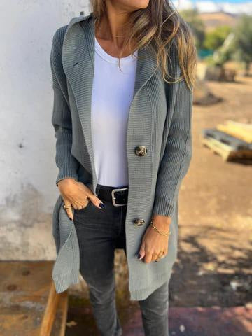Cardigan Tricoté Mi-Long Gris Clair – Élégance et Douceur