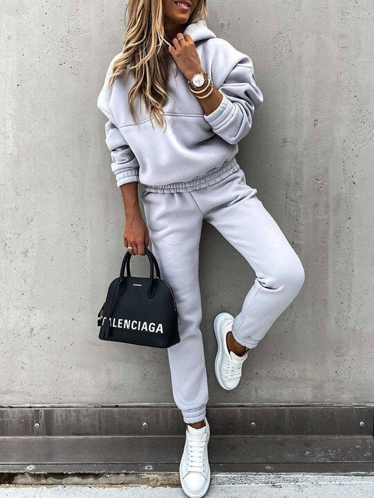 Ensemble Sport Femme à Capuche – Confort et Style au Quotidien