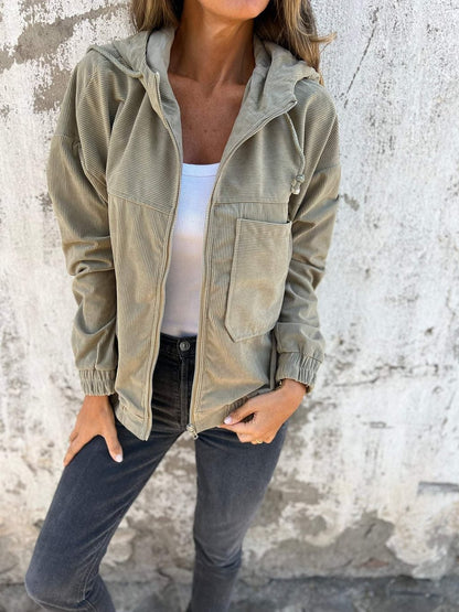 Manteau à Capuche en Velours Côtelé – Élégance et Chaleur